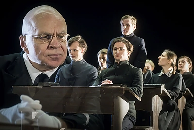 Vytautas Anužis – Inspektorius. Kazys Binkis, „Atžalynas“, rež. Jonas Vaitkus, Lietuvos nacionalinis dramos teatras, 2013 / D. Matvejevo nuotr.