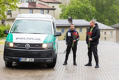 Besirenkantys Antakalnio kapinėse švenčia gegužės 9-tąją / Patricija Adamovič / BNS nuotr.