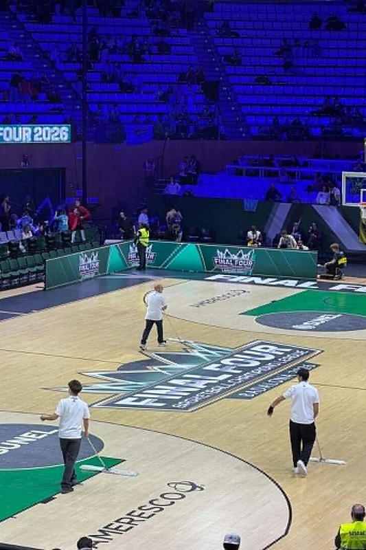 Kiauro stogo Badalonoje paveiktas parketas / Mariaus Milašiaus nuot.