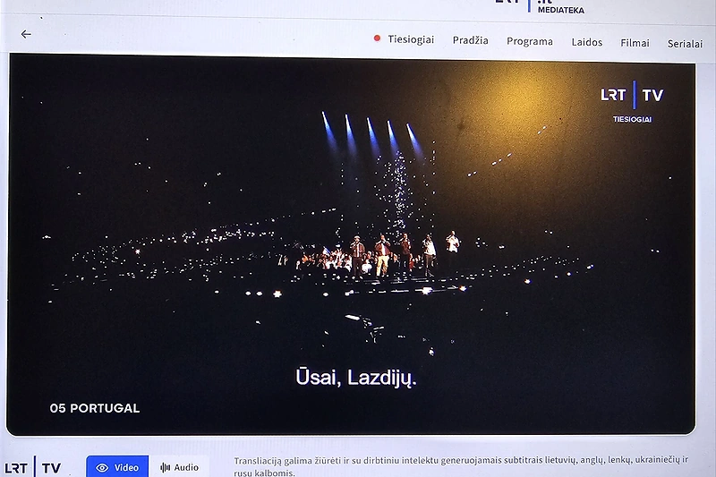 „Eurovizijos“ akimirka ir dainos subtitrai / Soc. tinklų nuotr.