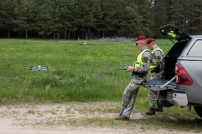 Karo policija Žeimiuose, Varėnos rajone ieško drono / Pauliaus Peleckio / BNS nuotr.