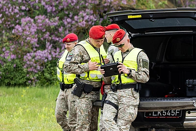 Karo policija Žeimiuose, Varėnos rajone ieško drono / Pauliaus Peleckio / BNS nuotr.
