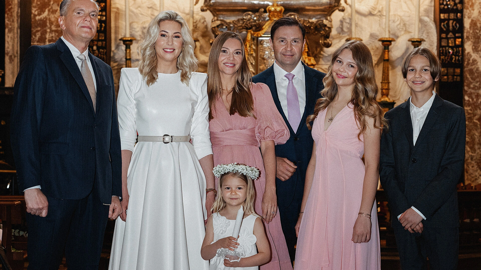 Ambasadorius Eitvydas Bajarūnas su žmona režisiere Giedre Žickyte, dr. Agnia Grigas su vyru Pauliumi Grigu ir vaikais – mažąja Andrea, penkiolikmete Greta ir dvylikamečiu Juliumi / Monikos Penkutės nuotrauka