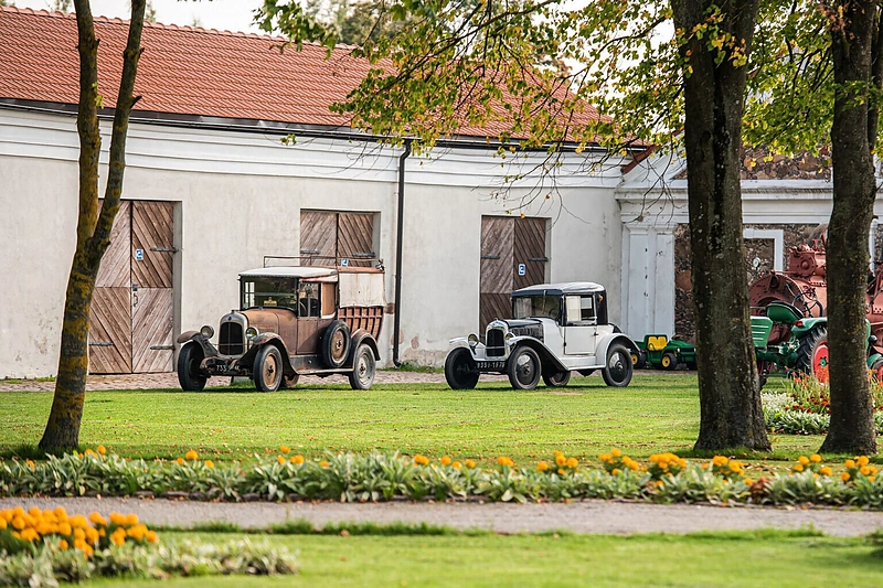 Ką nuveikti per Tėvo dieną: senoviniai automobiliai, rekordinė dešra ir dvariškos paslaptys / „Pakruojo dvaro“ nuotr.