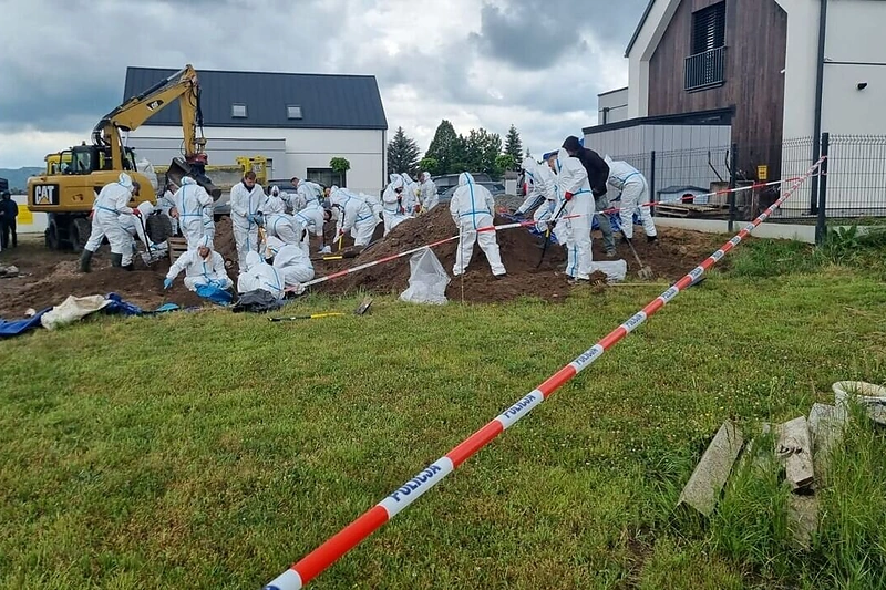 Žešuvo rajone, Lutoryžo kaime aptikti palaidoti negimusių kūdikių palaikai ir medicininės atliekos / Žešuvo policijos nuotr.