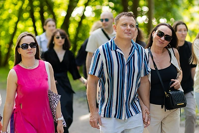 Į Stingo koncertą renkasi gerbėjai / Roberto Riabovo / BNS nuotr.