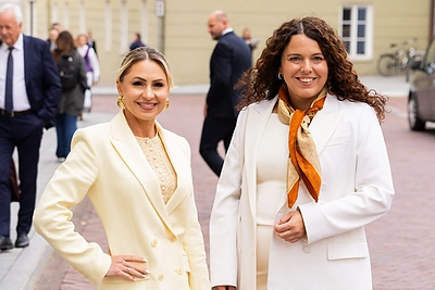Lauros Asadauskaitės, jos kolegės ir iškilmingo priėmimo rebusas: viešnios pozavo, bet atvyko be kvietimo?