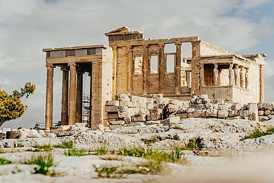 Išpuolis prie Graikijos Akropolio: peiliu ginkluotas vyras grasino lankytojams ir sužeidė du turistus
