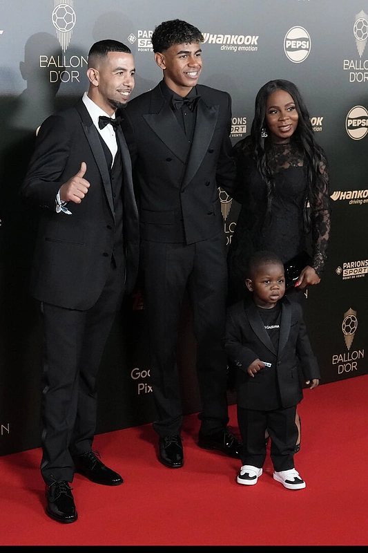 Lamine'as Yamalis su mama, broliu ir tėčiu / Scanpix nuotr.