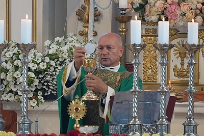 Garsus klebonas paviešino nuotrauką iš namų – sureagavo tūkstančiai: „Visa šeima drauge“